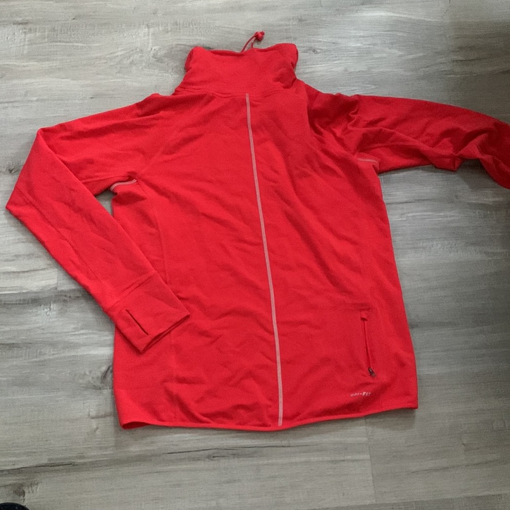 Nike top with thumb hole sleeves.